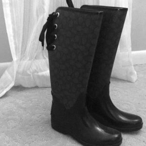 Cute barely worn coach boots!